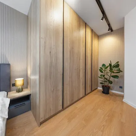 Modern Living, Design & Parking Apartment