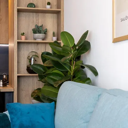 Modern Living, Design & Parking דירה